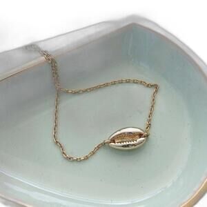 & Other Stories Puka Shell Chain Bracelet